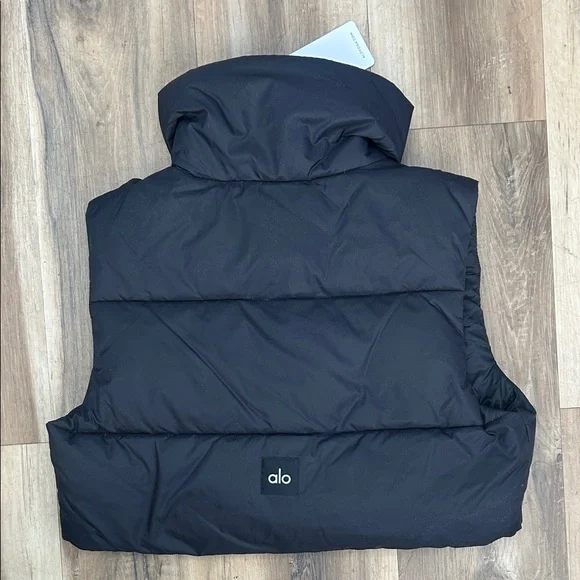 ALO Yoga Black Quilted Puff Vest - Picture 2 of 6